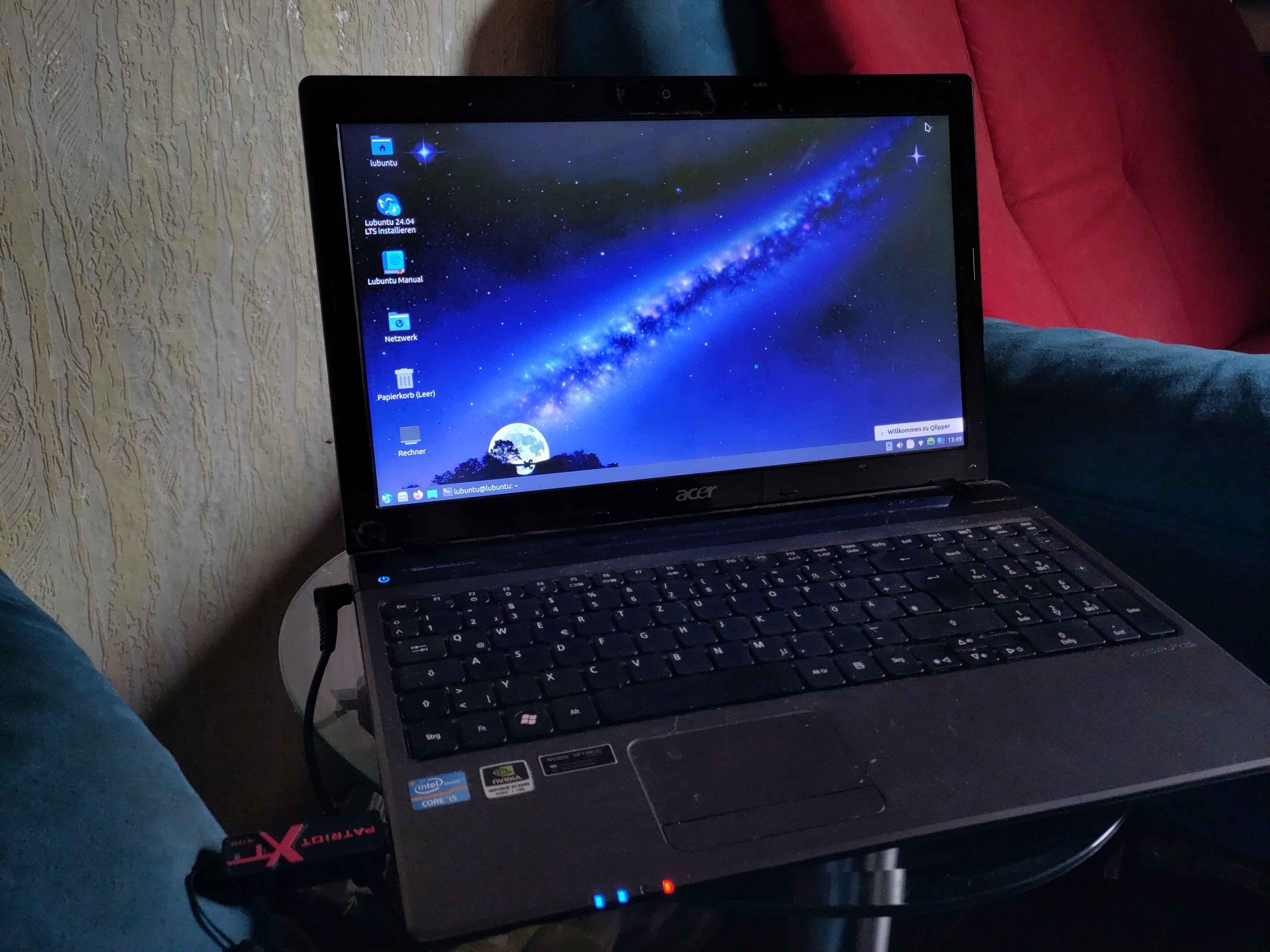 An image of the laptop with Lubuntu