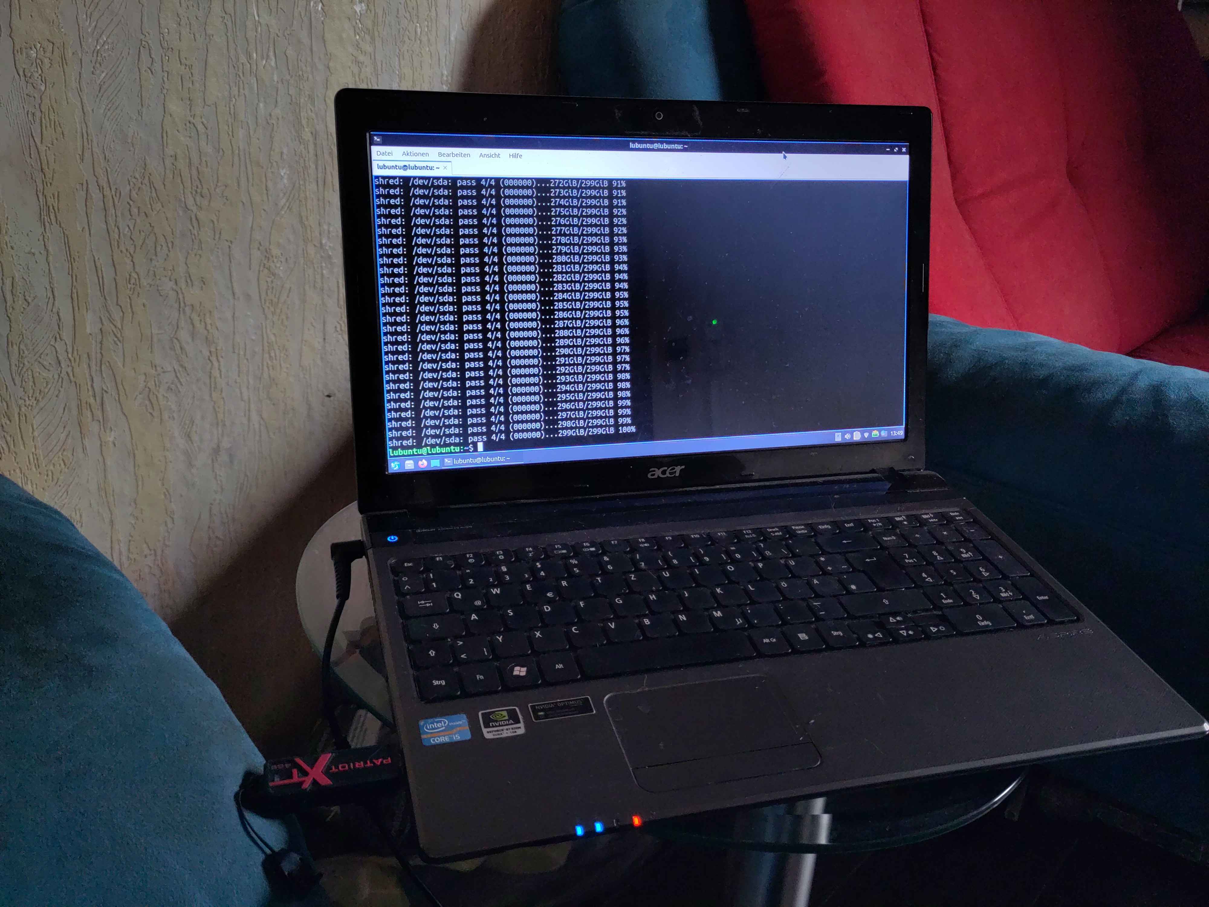 An image of the laptop with Lubuntu and an erased Windows partition